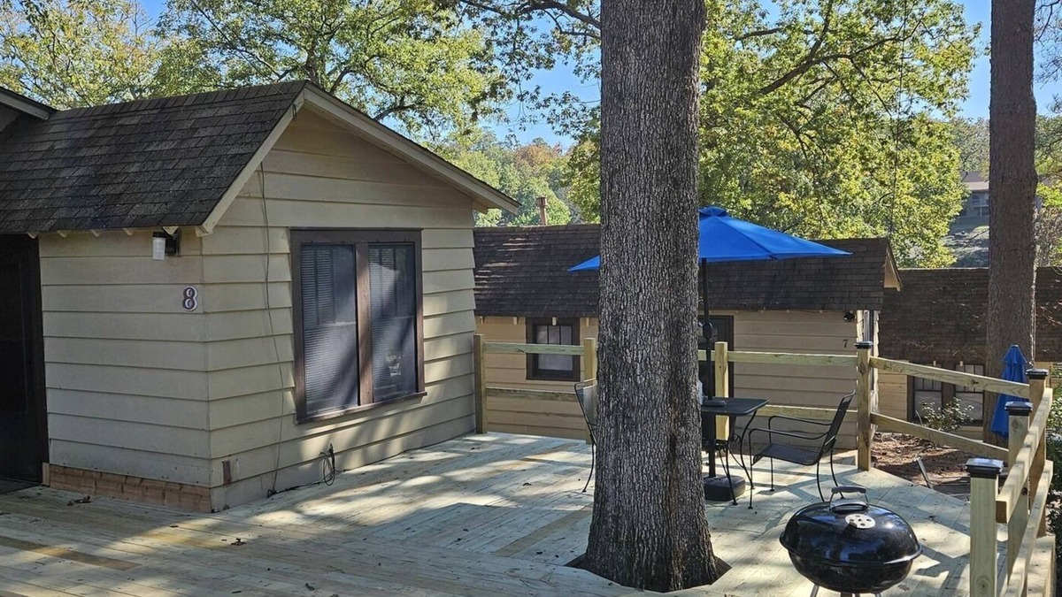 Mid America Cottage | Edgewater Resort 1 Bedroom - Pet Friendly