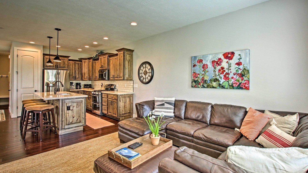 Ogden House | Edgewater Townhome ~ 7 Mi to Snowbasin Resort