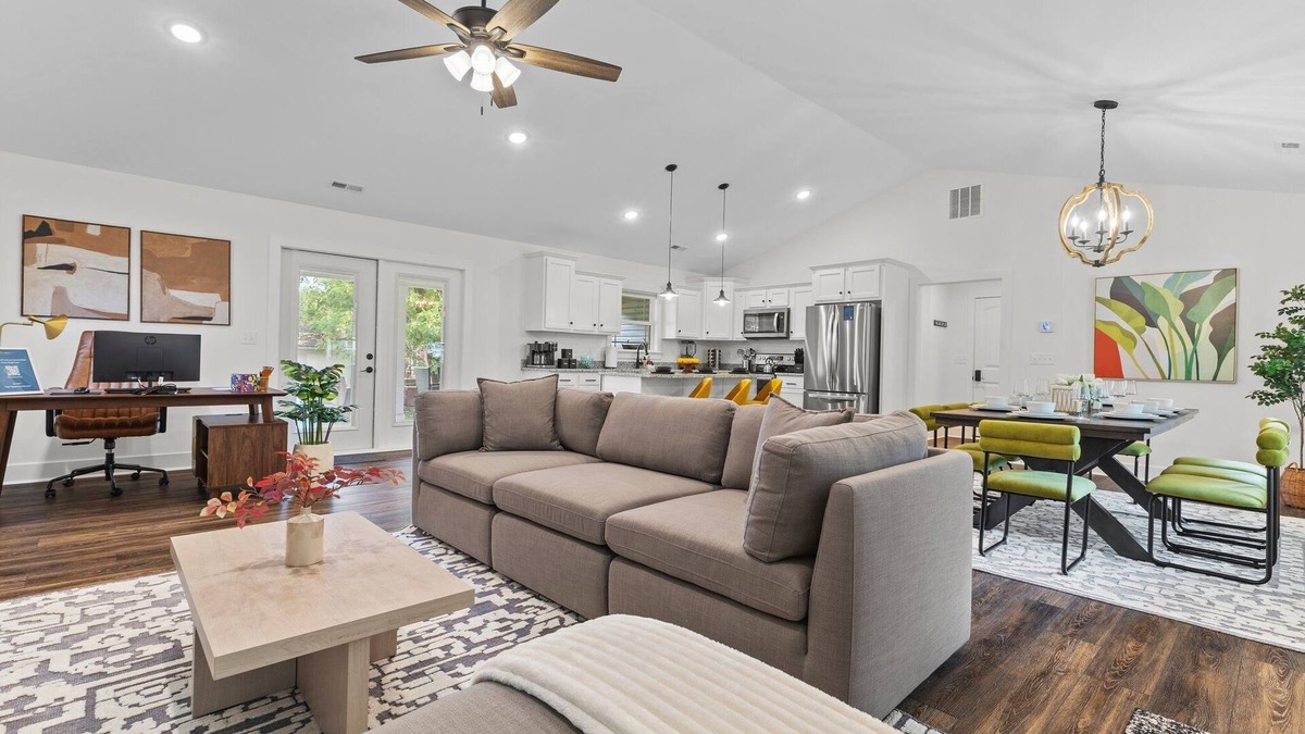 Jeffersonville - Clarksville House | Edgewood: Work Friendly & Near Downtown