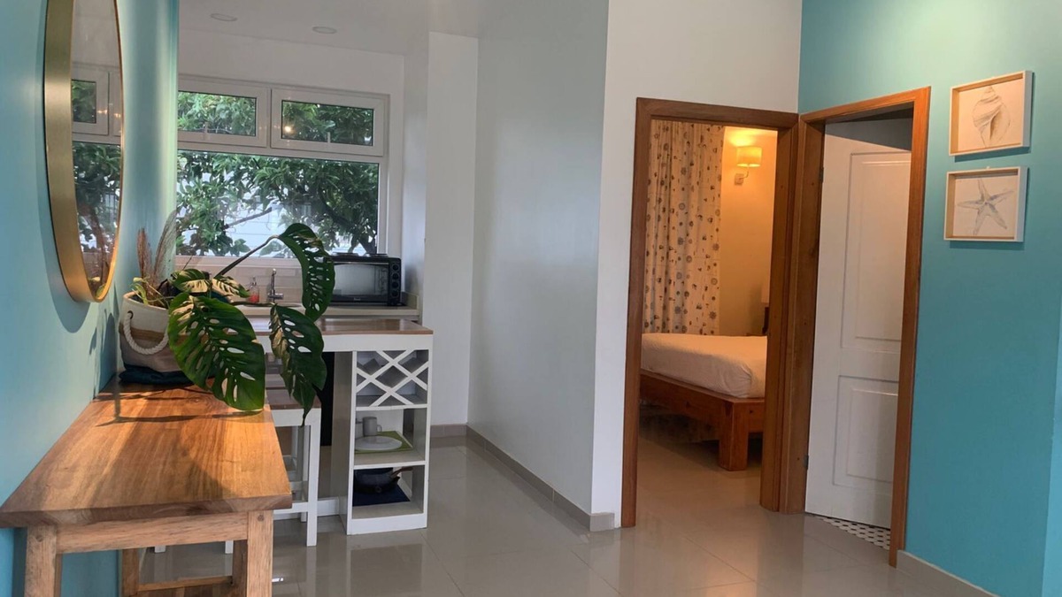 Barrio El Centro Hotel | Edificio La Esquina Cesar Mariscos