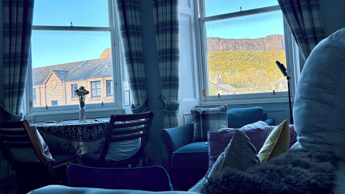 Newington Apartment | Edinburgh’s Arthur’s Seat View