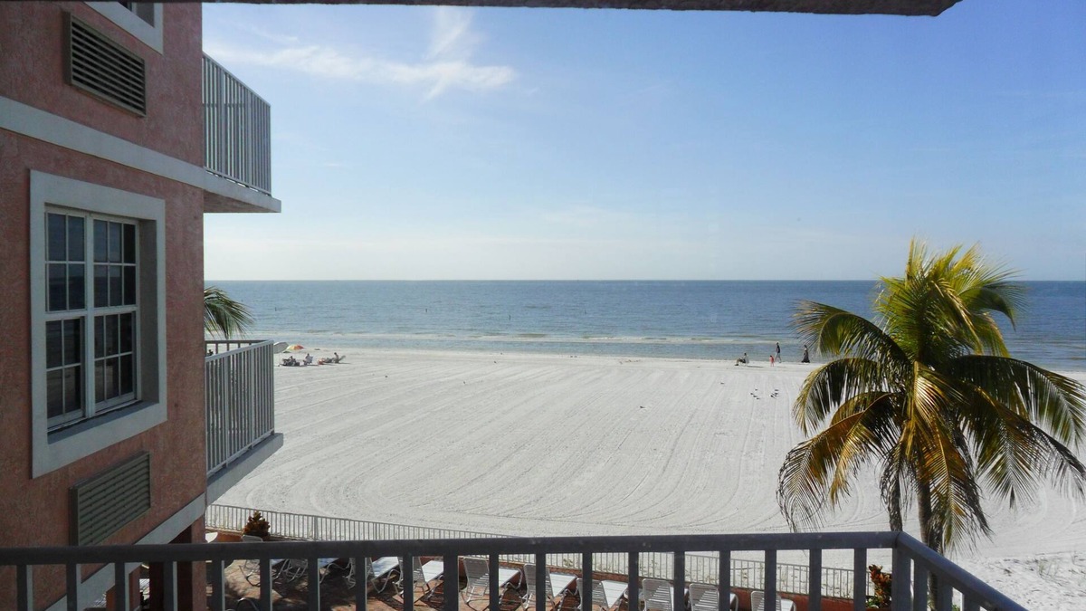 Fort Myers Beach Apartment | Edison Beach House