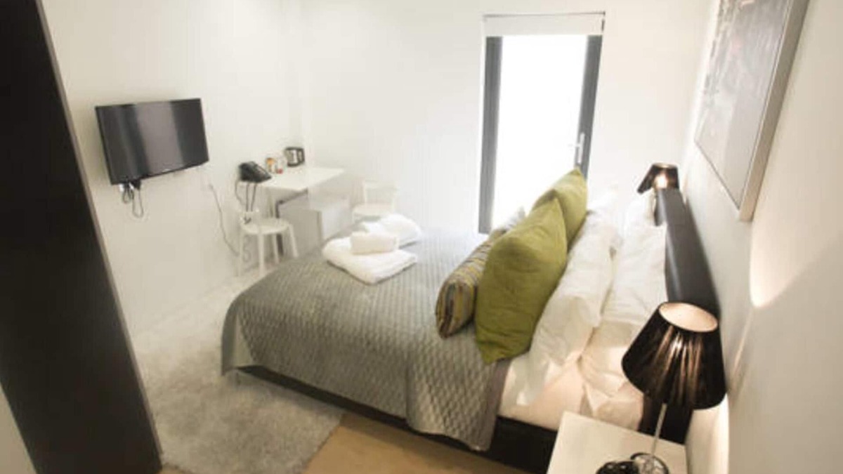 Bishopsgate House | Edison Suite at Room Home Stay