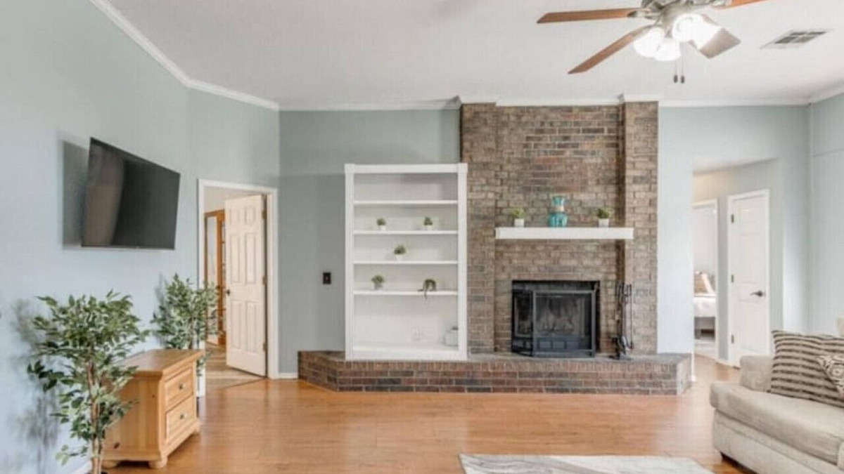 Edmond House | Edmond - Dena · King | Great Location | Patio