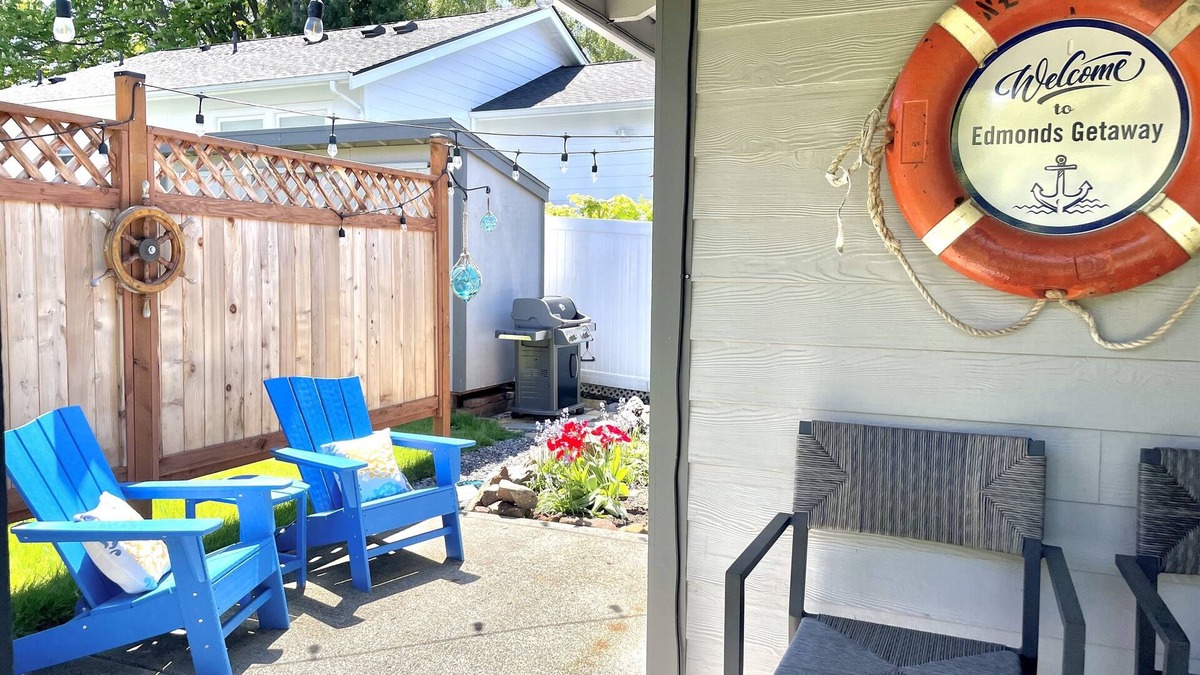The Bowl of Edmonds House | Edmonds Getaway Cottage: Heart of Downtown, Kitchen, W/D, & Parking!