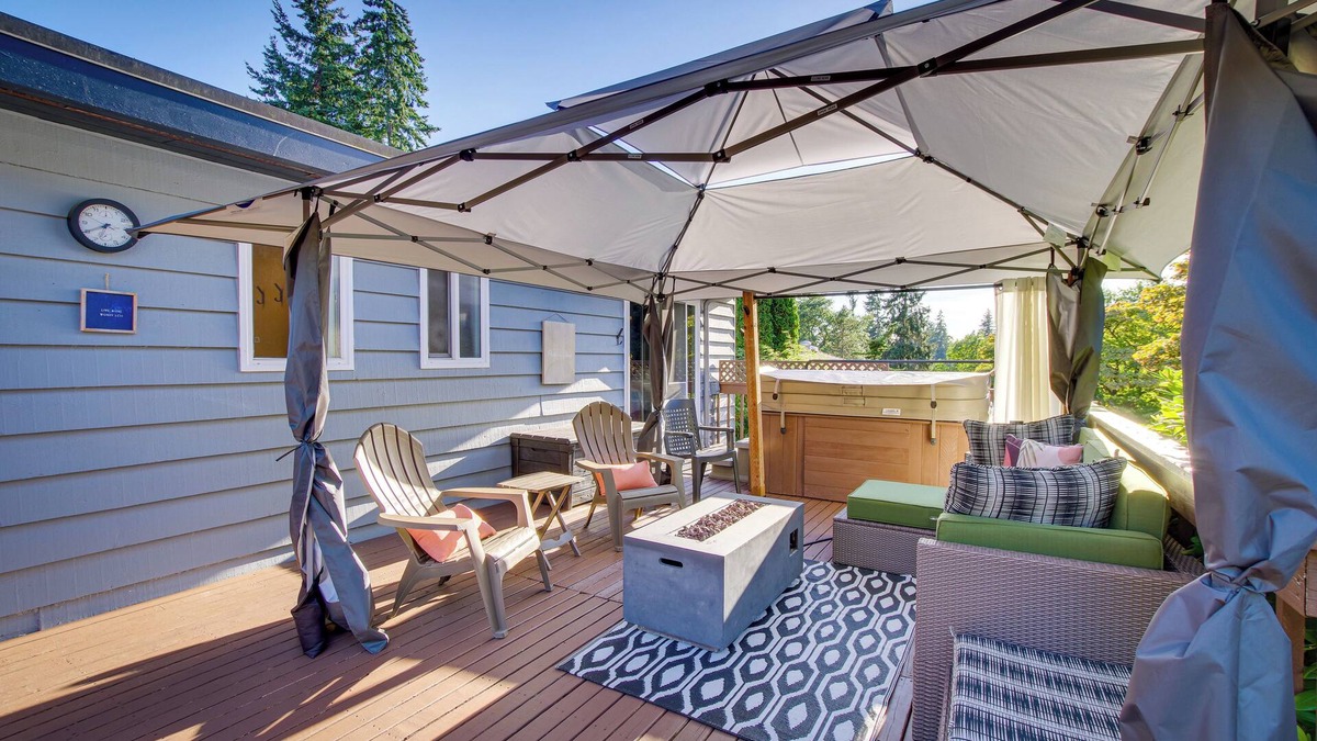 Esperance House | Edmonds Retreat w/ Private Hot Tub & Backyard!