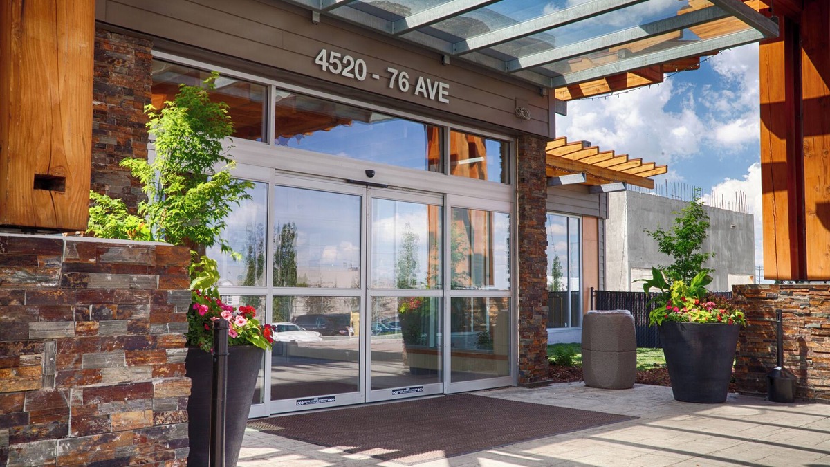 Southeast Edmonton Hotel | Edmonton Hotel and Convention Centre