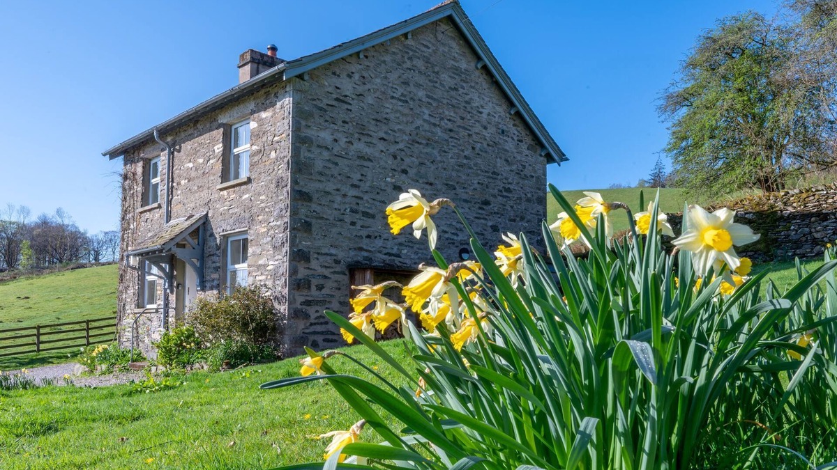 Ambleside Cottage | Eel House Cottage - sleeps 4 guests in 2 bedrooms