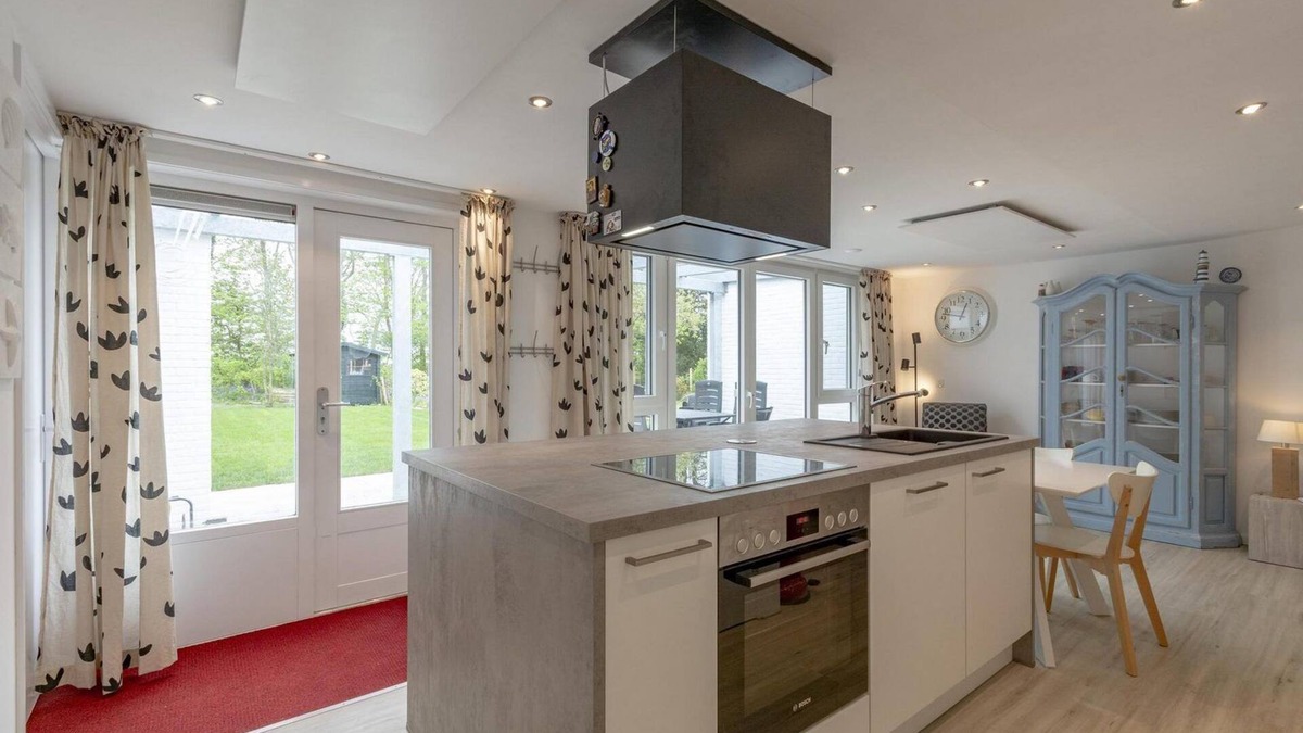 Sint Maartenszee House | Een Heerlijk Vakantiehuis met een Ruime Tuin op Park Duinland in Sint Maartenszee