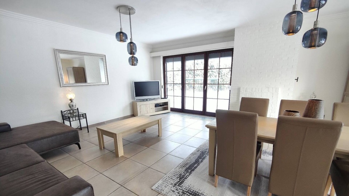 Tongeren House | Een Leuke Locatie om tot Rust te Komen, 3 Slaapkamers, Veranda, Ruime Tuin,