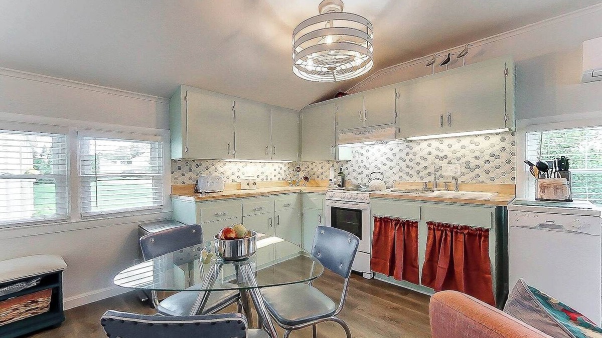 Newport East Apartment | Efficient-Sea on Easton's Point