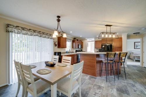 Pimento House | Efficiently Equipped Lewis Home Deck and Gas Grill!