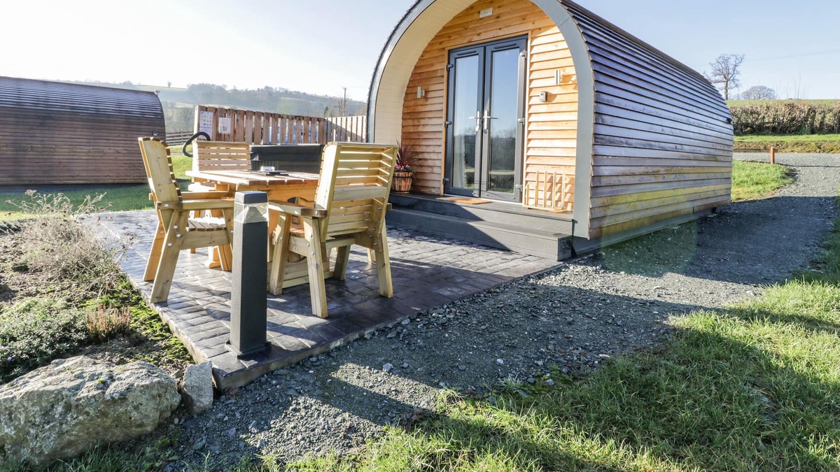 Llanfyllin Cottage | EFYRNWY, romantic, character holiday cottage in Llanfyllin