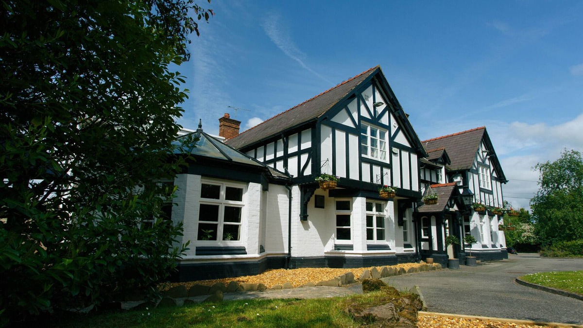 Broxton Bed & Breakfast | Egerton Arms