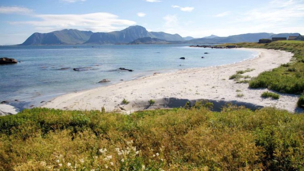 Vestvagøy House | Eggum by Interhome