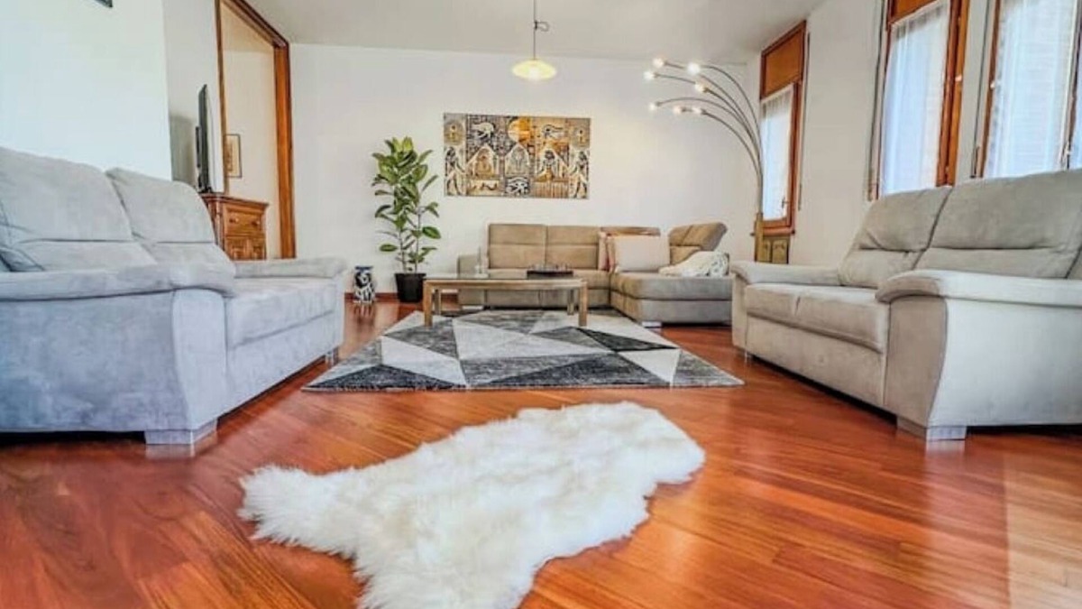 San Salvario Apartment | Egyptian luxury suite + garage & jacuzzi
