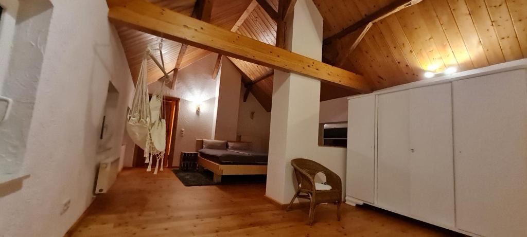 Berg House | Eifelhof mit Obstbaumwiese