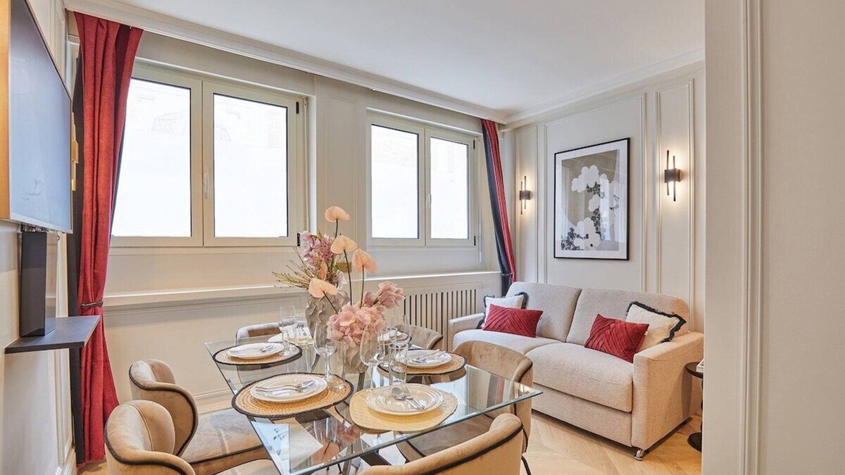 7th Arrondissement Apartment | Eiffel Tower Apartment Invalides