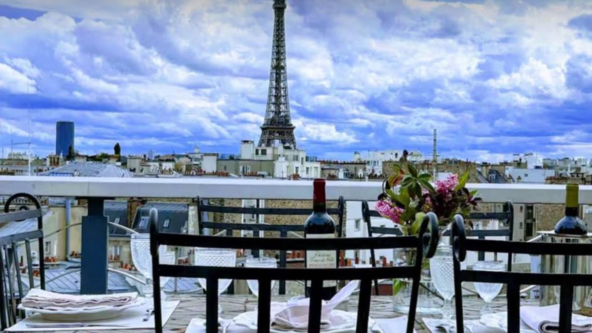 Chaillot Apartment | Eiffel tower incredible view