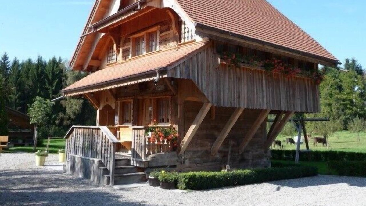 Rothenburg Other | Einfaches Holzhaus mit Gartensitzplatz