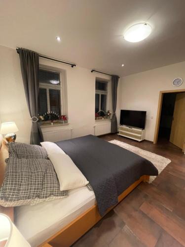 Aue Apartment | Einraum Ferienwohnung im Zentrum