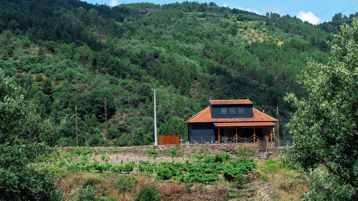 Casares House | Eira Velha House