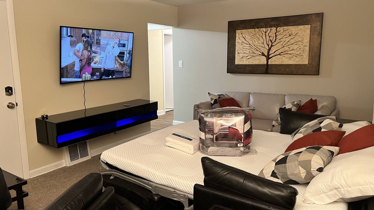 Wauwatosa House | EKO Stay - Your Home Away From Home