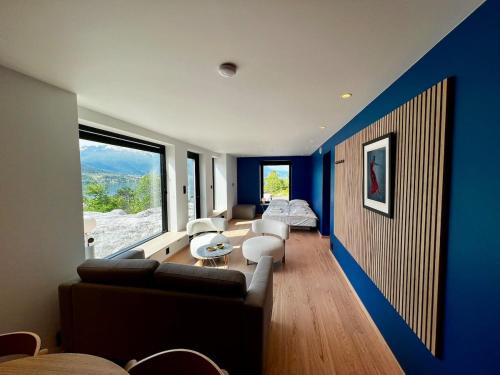 Sandane Apartment | Eksklusivt fjordnært designhjem med vakker utsikt