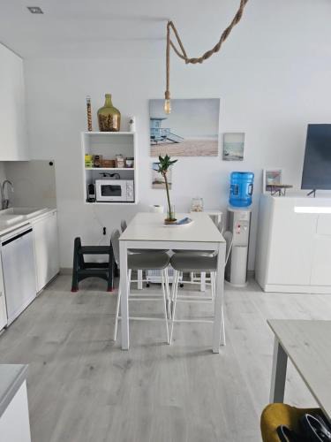 Pueblo Latino Apartment | El ancla de playa elisa
