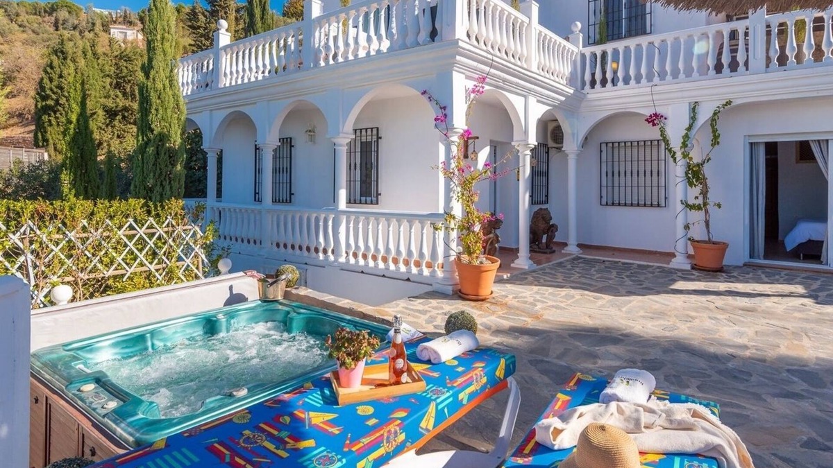 Sayalonga Villa | El Arco Iris de la Montana Sayalonga by Ruralidays