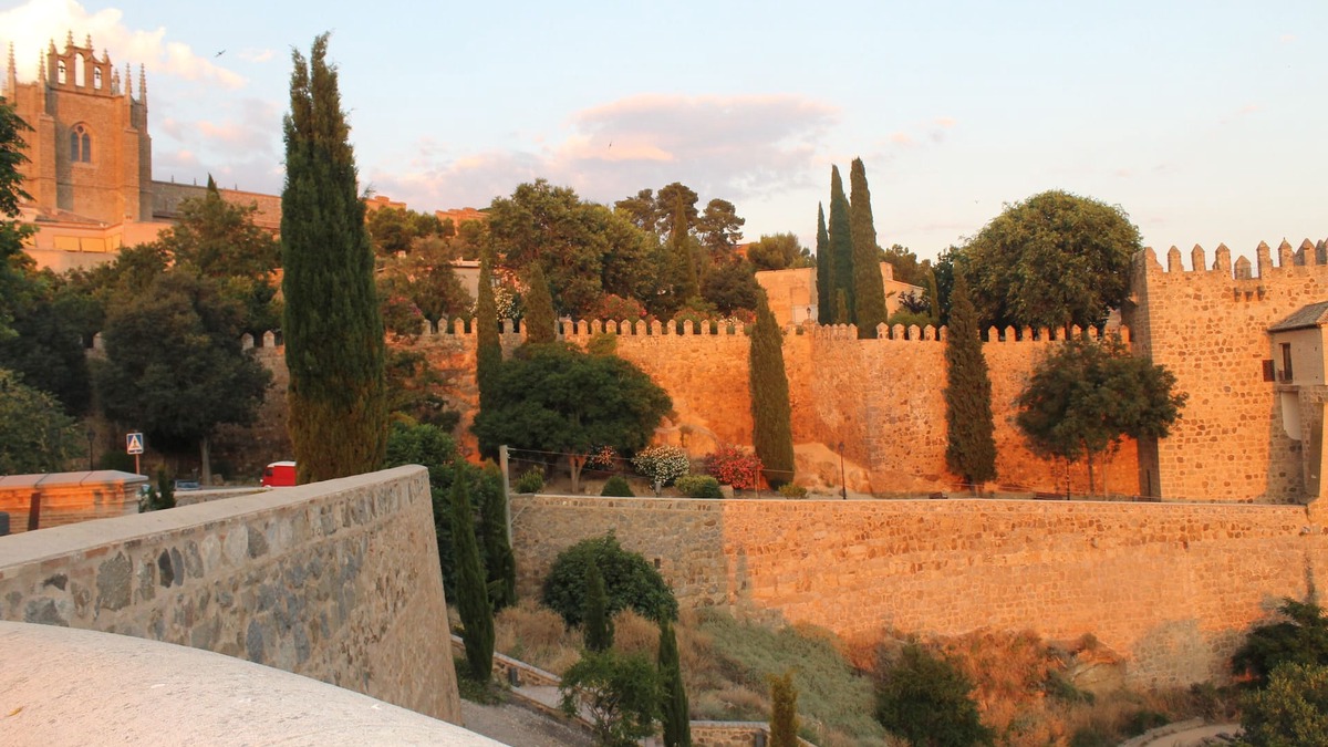 Toledo City Center Apartment | "El Balcón del Tajo". Historical Center. Parking. Puy du Fou