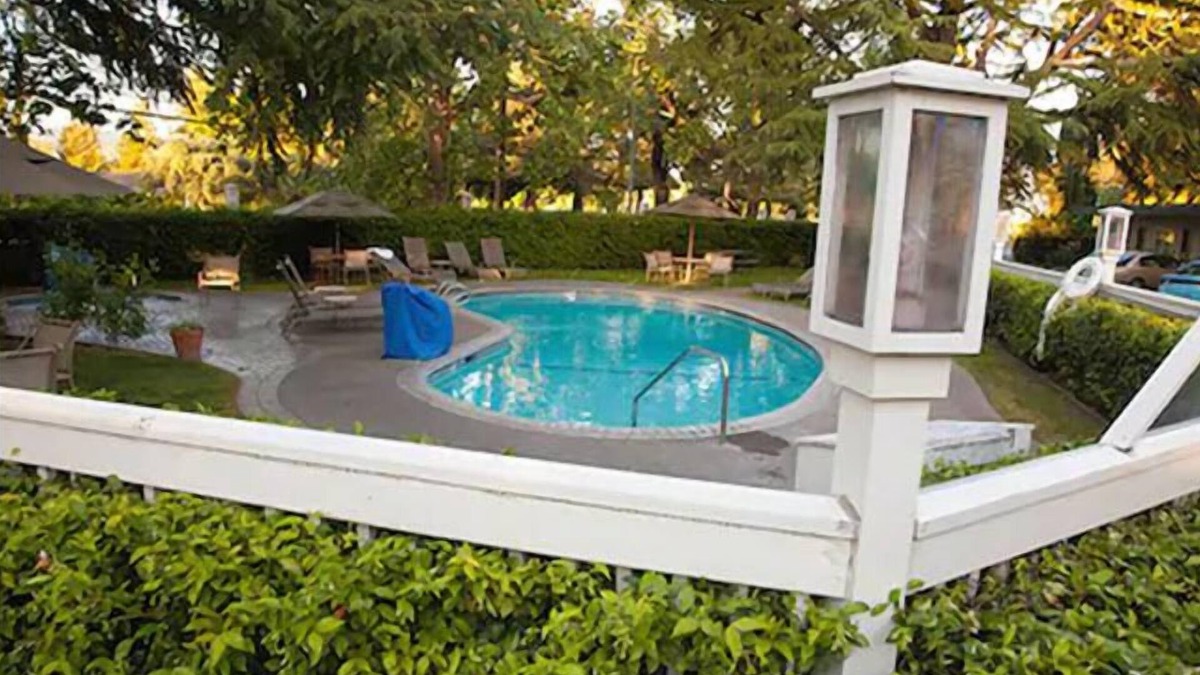 St. Helena Hotel | El Bonita Motel