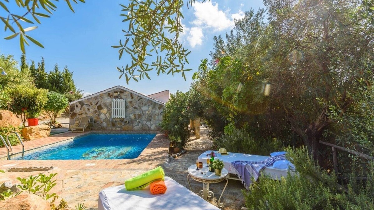 Guaro Cottage | El Chorrito Guaro by Ruralidays