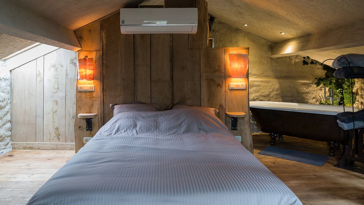 Erezee Cottage | El Clandestino - Boutique Cottage for Couples (Sauna + Jacuzzi)