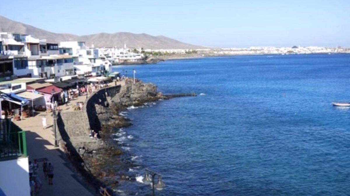 Playa Blanca Apartment | El Faro apartment, in first line.
