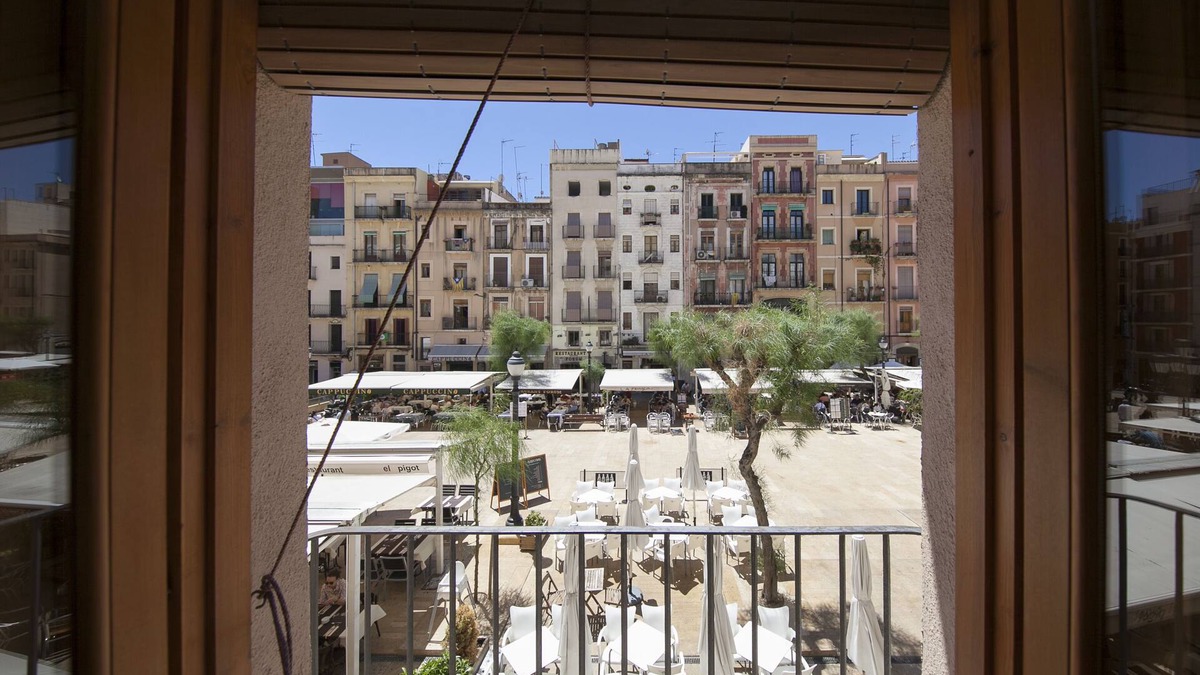 Old Town Apartment | El Faro Apartments in Plaça de la Font Tarragona, Old Town, Sunny