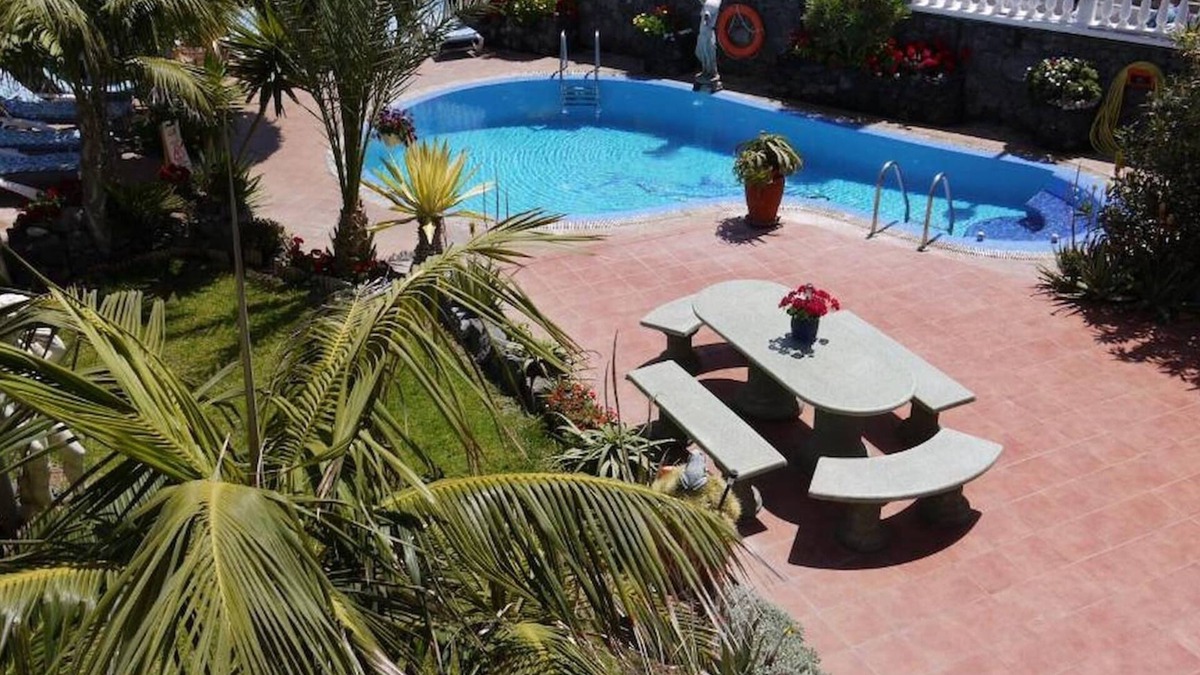 Arenas del Mar Apartment | El Médano Apartment with Stunning Pool Views