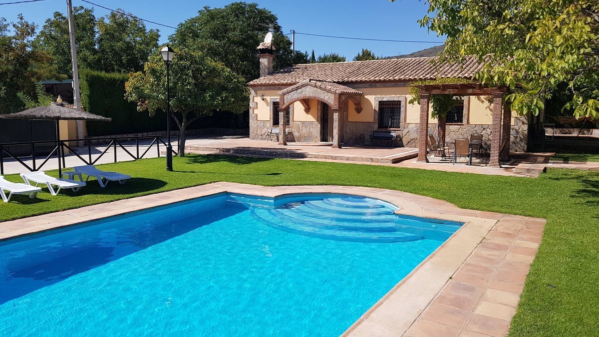 Ronda Villa | El Nogal: rural house with pool and paddle court