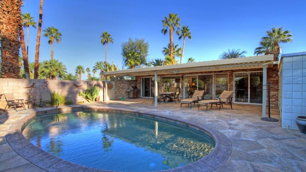 Palm Desert Villa | El Paseo, 'The Rodeo Drive of Beverly Hills' In Palm Desert. Free Wi FI