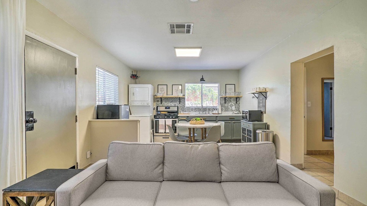 El Paso Apartment | El Paso Cottage - Walk to UMC & Texas Tech!