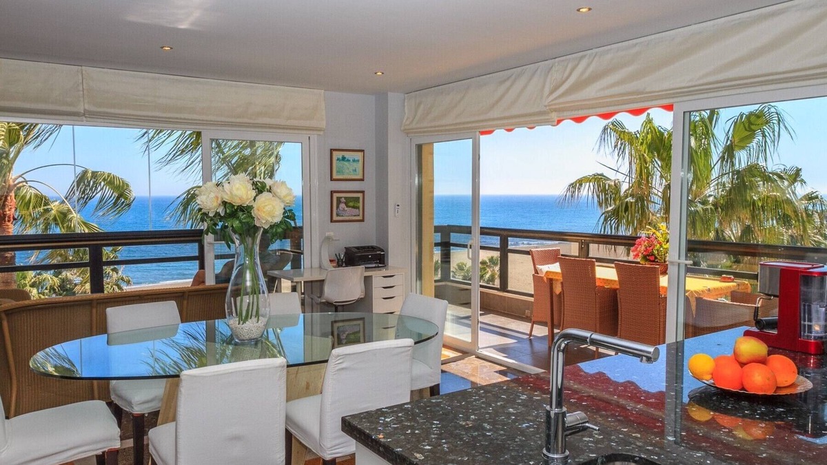 Carihuela Apartment | El Remo Deluxe - Frontline Beach Apartment Torremolinos
