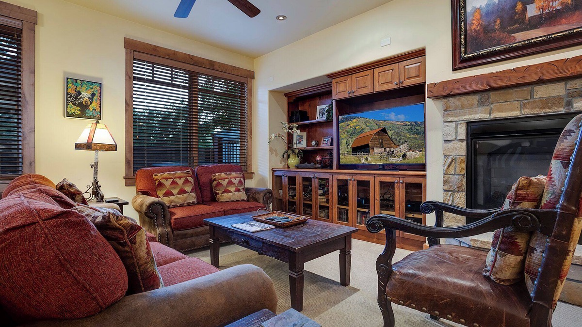 Steamboat Springs Condo | EL5112 | Private Patio with Hot Tub | Close to Mtn | Air Chilling | Pools