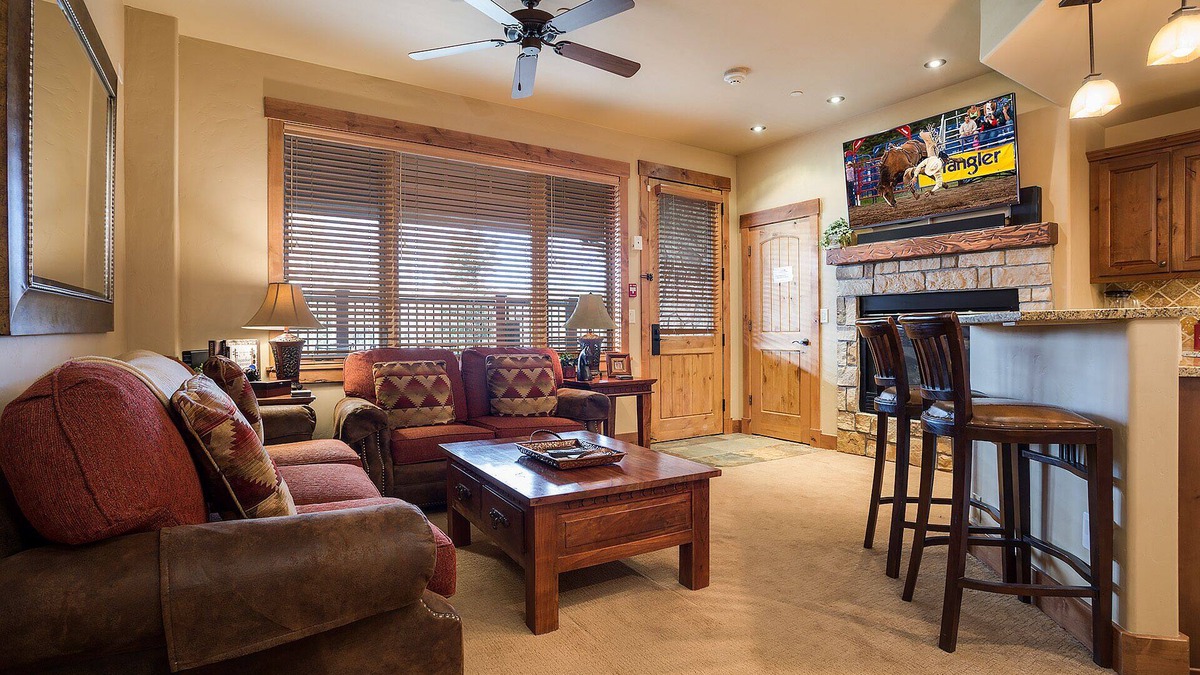Steamboat Springs Condo | EL5114 | Close to Mtn Activities | Private Hot Tub | Air Chilling | 4 Pools