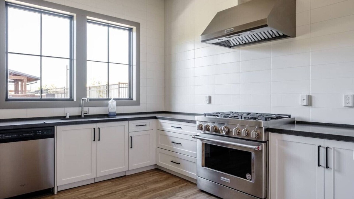 Folsom House | Elegance 3Bd rental with luxury clubhouse access
