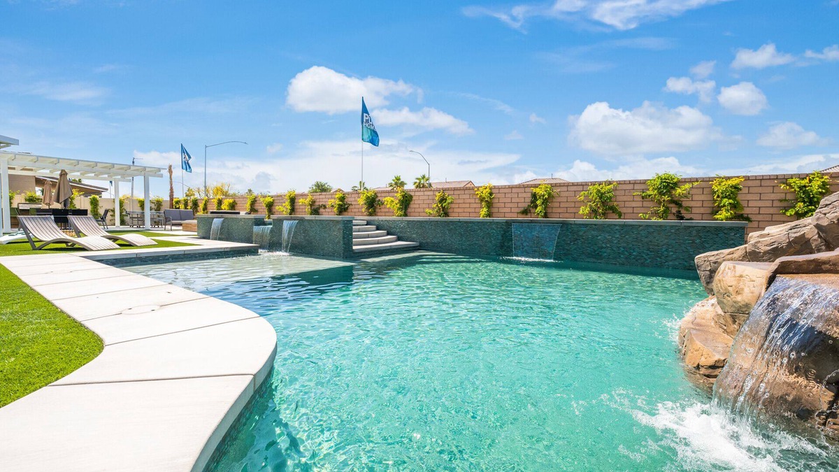 Coachella House | Elegance House- VERY Close to festivals and PGA West, rock slide pool