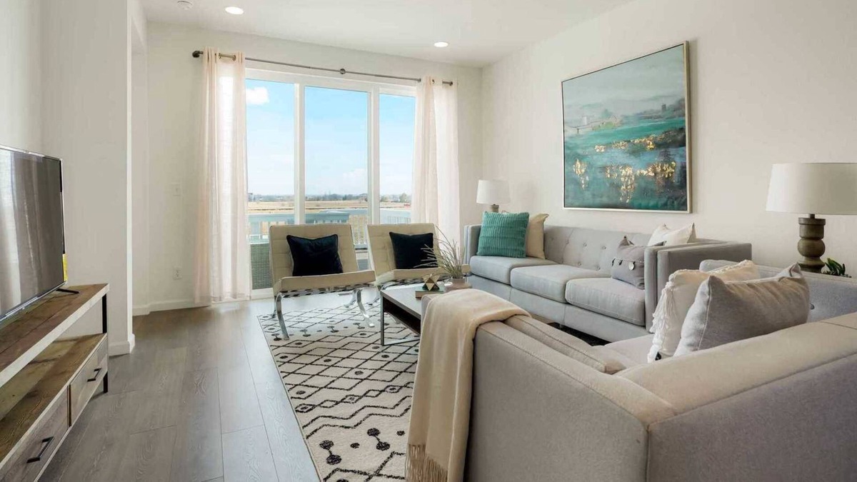 Longmont House | Elegance on High Point Dr