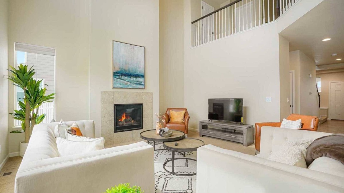 Longmont House | Elegance on Linda Pl