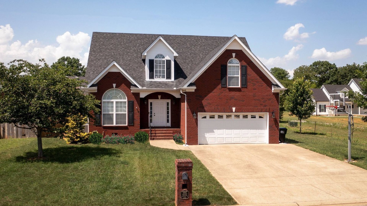 Murfreesboro House | Elegance & Serenity. "PRIVATE" 2nd Floor Apartment newly renovated.