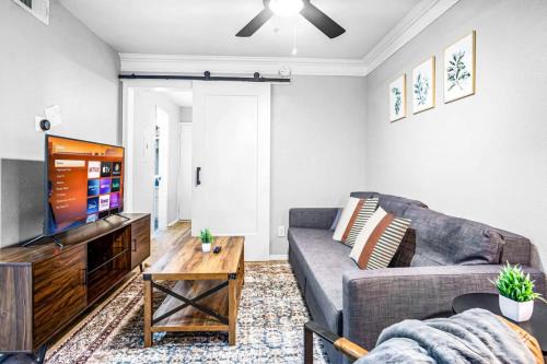 Brentwood Apartment | Elegant 1BR Haven - 10 Min to Downtown Austin