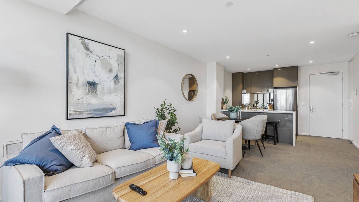 Southbank Apartment | Elegant 2-Bed Apartment with Balcony & City Views